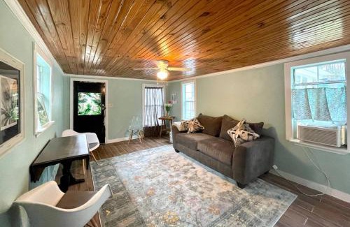 Georgetown House | Discover The Mason Cottage: Ideal for Family Stays