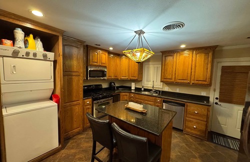 Tech Terrace House | The Matador Cottage near TTU (Main House Only)