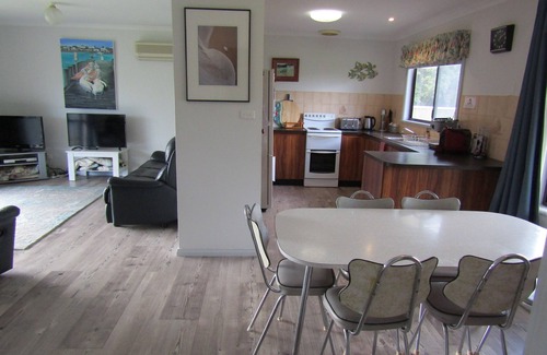 Port Vincent House | Discover The Matt Shack: Family-Friendly Retreat with Pool
