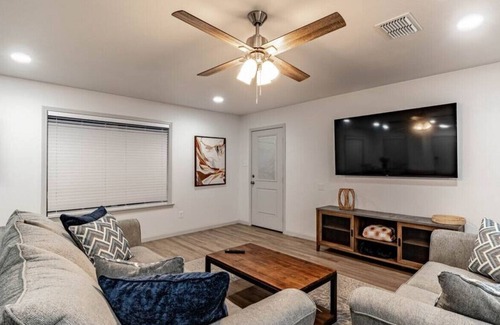 North by Northwest House | Guest Favorite: The Maven - Family-Friendly 3BR/2BA Home