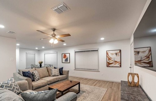 North by Northwest House | Guest Favorite: The Maven - Family-Friendly 3BR/2BA Home