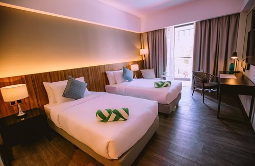 Cauayan Hotel | Discover The Maximilian Hotel: Guest Rated 9.8 with Pool