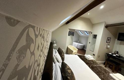 Ollerton Hotel | Discover The Maypole at Wellow: Pet-Friendly Retreat