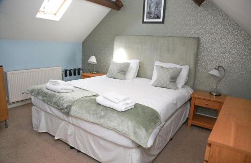 Ollerton Hotel | Discover The Maypole at Wellow: Pet-Friendly Retreat