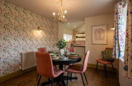 Biddestone Apartment | The Maze Garden Cottage by Mint Stays