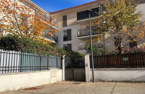 Meaux Apartment | Guest Rated 10/10: Meaux' Sleeps - Near Disney & Amenities