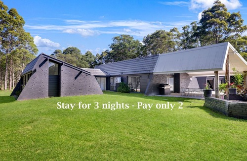 Falls Creek House | Experience Tranquility at The Mediterranean with Pool Access
