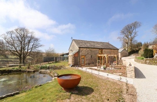 Yelverton House | Discover Family-Friendly Comfort at The Meeting House Sum