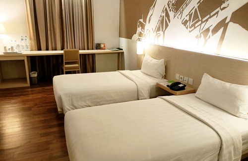 Muara Enim Hotel | Budget-Friendly Stay at The MELIO Enim with Pool & Dining