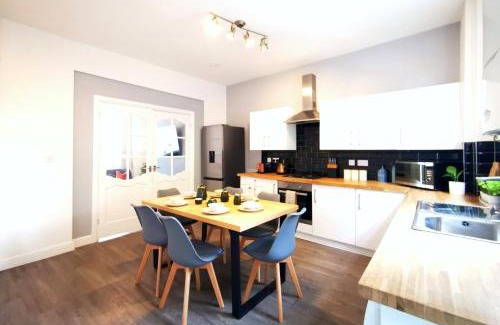 Failsworth House | Cozy Getaway at The Mellor: 15 Mins to Central Manchester