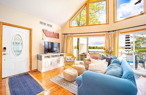 Elk Rapids House | Discover The Memory Maker on Elk Lake: Fall Colors & Wineries