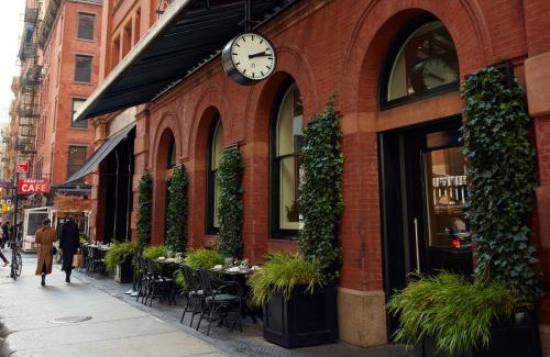 SoHo Hotel | Elegant Stay at The Mercer: Pet-Friendly & Family Ready