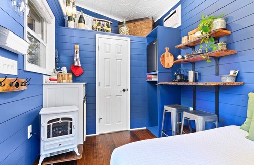 Kerns Hotel | Discover The Merlot: Unique Tiny Home with Vineyard Charm