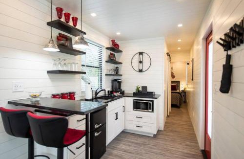 Waco House | Highly Rated The Merlot House - Close to Magnolia Attractions
