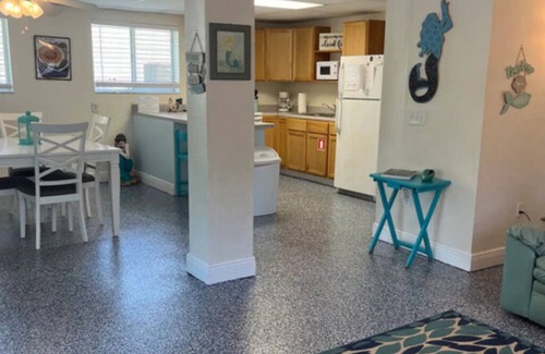 Weeki Wachee Gardens Apartment | Riverfront Escape at The Mermaid Landing Retreat