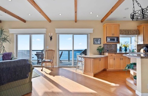 Rio del Mar Condo | Escape to The Mermaid's Perch with Oceanfront Amenities