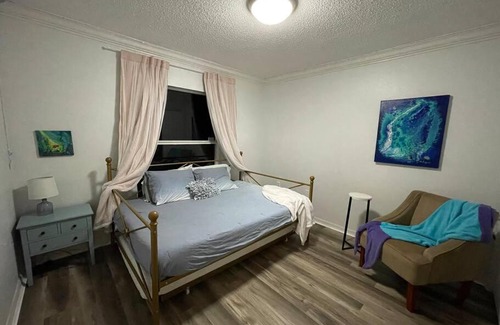 Berkeley Manor Apartment | Discover The Mermaid Show Home: Family & Pet Friendly Stay