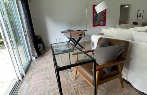 Berkeley Manor Apartment | Discover The Mermaid Show Home: Family & Pet Friendly Stay