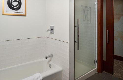 Muscatine Hotel | Discover The Merrill Hotel & Conference Center, Muscatine