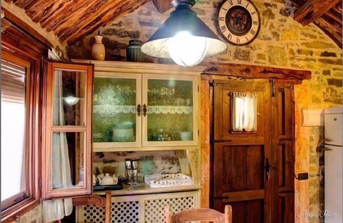 Charo Cottage | Pet-Friendly Stay at The Mery Border in Aragonese Pyrenees