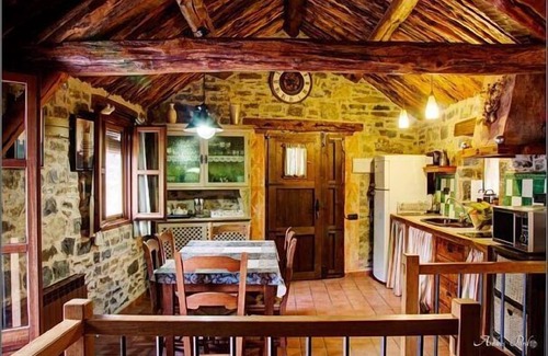 Charo Cottage | Pet-Friendly Stay at The Mery Border in Aragonese Pyrenees