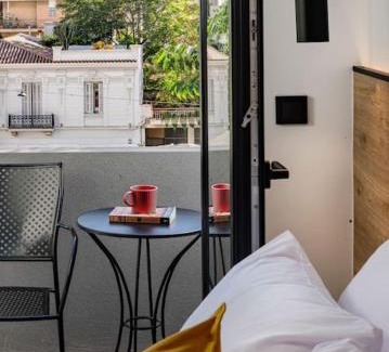 Kerameikos Apartment | Discover The Meta Stay - Rooftop Access & Family Friendly
