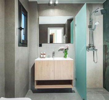 Kerameikos Apartment | Discover The Meta Stay - Rooftop Access & Family Friendly