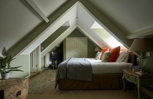 Corsham Hotel | Discover The Methuen Arms: Rated 9/10 & Pet Friendly