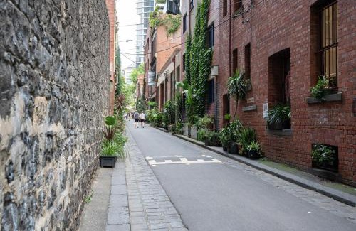 Melbourne Central Business District Apartment | The Metropolitan Escape - Pool, Gym, Sauna