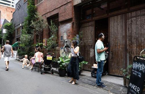 Melbourne Central Business District Apartment | The Metropolitan Escape - Pool, Gym, Sauna