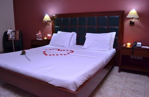 Calabar Hotel | Discover Transcorp Hotels: Family-Friendly with Pool Access