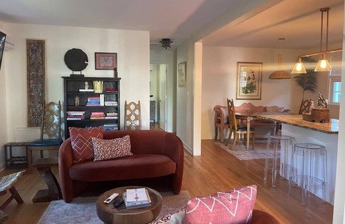 Charlottesville House | Experience The Metta Gem: Guest Rated 10/10 & Pet Friendly