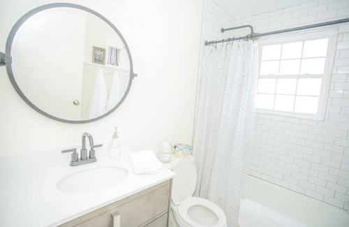 Charlottesville House | Experience The Metta Gem: Guest Rated 10/10 & Pet Friendly