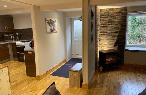 Oban Apartment | Inviting Mews: 2 Bedroom with Oceanfront Views & Parking