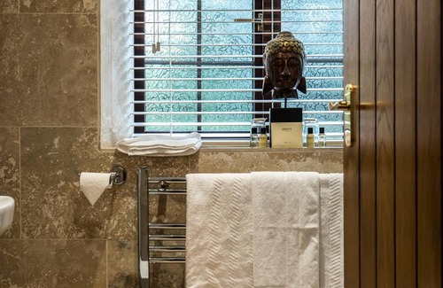 Ossett Hotel | Explore The Mews: Family-Friendly Stay with Breakfast Included