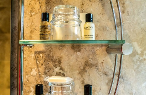 Ossett Hotel | Explore The Mews: Family-Friendly Stay with Breakfast Included