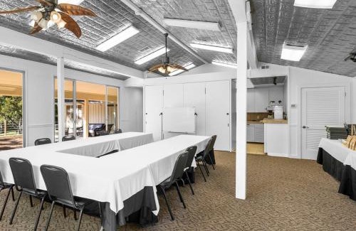 Comfort Hotel | Discover The Meyer Hotel: Oceanfront Pet Friendly Retreat