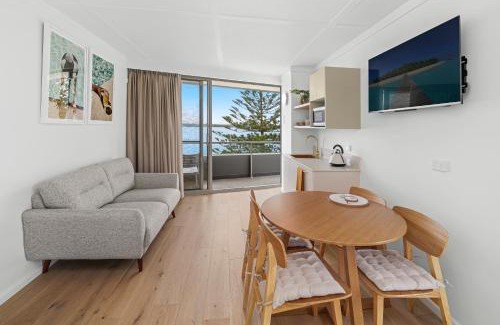 Port Macquarie Hotel | Relax at The Mid Pacific: 4-Star Poolside Getaway