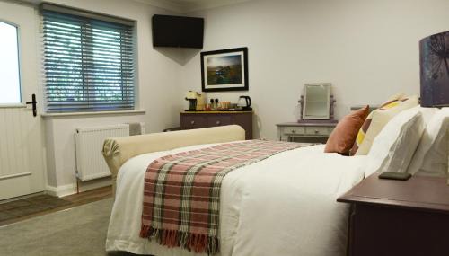 Macclesfield Bed & Breakfast | Top-Rated Family-Friendly Stay at The Midway Hotel