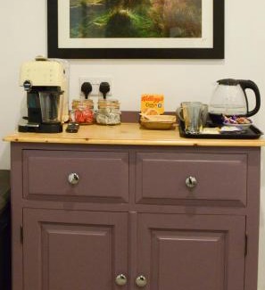 Macclesfield Bed & Breakfast | Top-Rated Family-Friendly Stay at The Midway Hotel