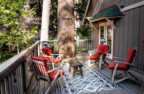 Lake Arrowhead Villa | Pet-Friendly Mighty Pines Retreat with Scenic Patio & BBQ