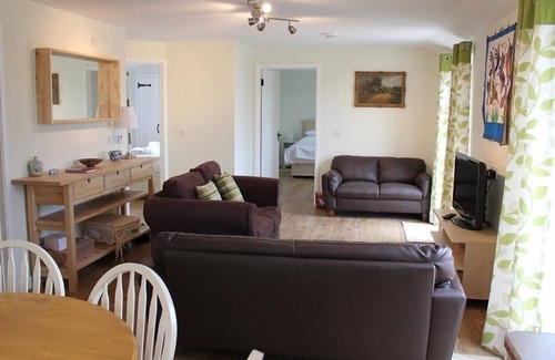 West Knoyle Cottage | Pet-Friendly Retreat: The Milking Parlour with Garden