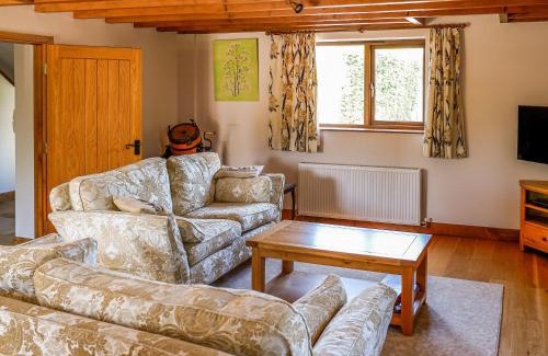 Burton on Trent House | Book The Milking Parlour: Pet & Child Friendly Retreat!