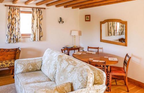 Burton on Trent House | Book The Milking Parlour: Pet & Child Friendly Retreat!