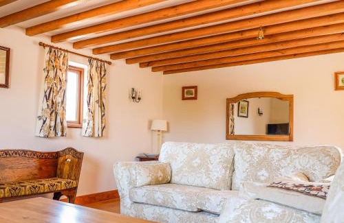 Burton on Trent House | Book The Milking Parlour: Pet & Child Friendly Retreat!