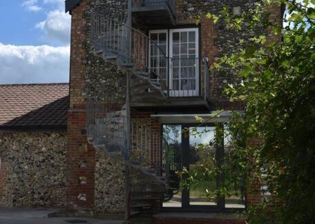 Thetford Villa | Pet-Friendly Comfort at The Mill B&B – Rated 10/10!