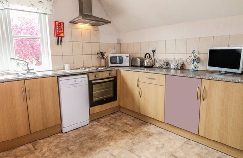 Somersal Herbert Cottage | Romantic Getaway at The Mill Wheel in Doveridge