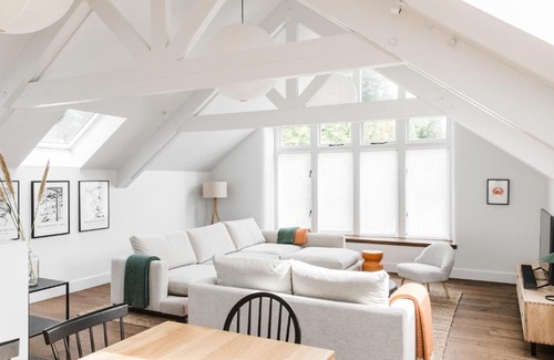 South Pool Apartment | Pet-Friendly Retreat at The Millbrook Inn - Rated 10/10