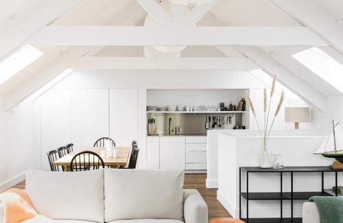 South Pool Apartment | Pet-Friendly Retreat at The Millbrook Inn - Rated 10/10