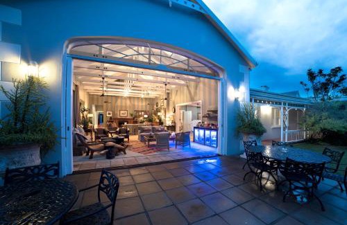 Grahamstown House | Experience The Milner: Family-Friendly with Pool & Breakfast